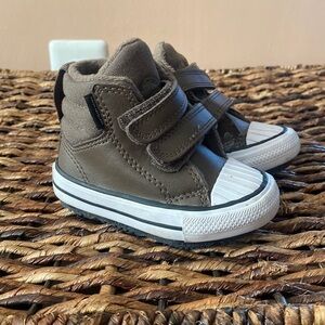 Water repellent fleece lined converse